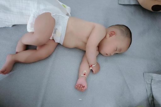 海拉尔孕妇肚脐周围发青